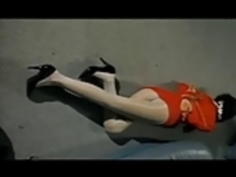 アジアロープでスカートとストッキング