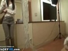 日本のラジオ・スピーカーがファンを怒らせる - More at Elitejavhd.com