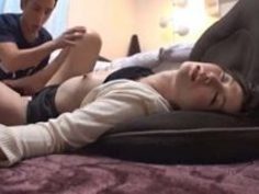 【昏睡レイプ】　美女でエロい体の人妻を睡眠薬で眠らせてレイプ