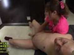 射精しても止まらない容赦のない手ヌキで絶叫しながら男の潮吹き！【桜ちなみ】