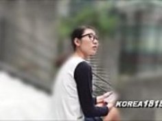 韓国のポルノNERDの女の子は日本でファックする