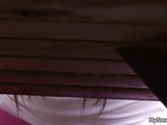 老人のためのピグテール・ブルネット・スプレッド・レッグ