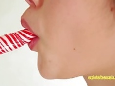 大人のおっぱいでかわいいデビューティーンティーンマッサージを取得します