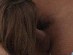 スウィートナオは彼女の親友に沿ってコックの共有を楽しんでいます