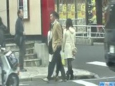 いたずらな日本人瀬里奈によって車の中で特別フェラチオ