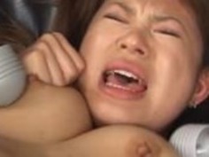 めぐ早坂は、すべての穴に充填されます