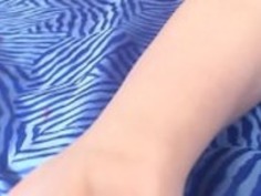 日本の巨乳の女の子が素敵なオナニーを取得します