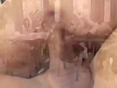 【無修正】【集団プレイ】卑猥なJKたちが教室で集団プレイFUCK！巨チンをじっくりしゃぶり、２穴同時攻めされて大量発射される！