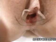 成熟した日本のベイビー伊江テルミは喜びを叫ぶ