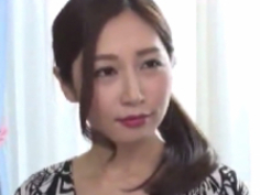 佐々木あき：とても綺麗な美熟女さんですがスケベで淫乱痴女です。隠語を口走りながらの激逝きセクロス