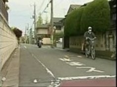 日本のお母さんは、彼女の友人をファックするために丸い娘を誘惑する