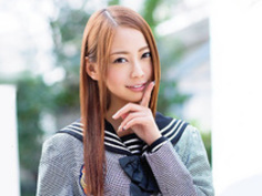 【パンチラ誘惑】無防備？わざと？白く輝く三角地帯をチラリ『秘密作ろ♡』やっぱ誘惑か～ｗ我慢出来ずナマ中出し！