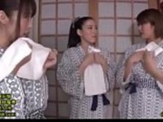 日本人ママの寿司、男の子はランチを食べるLinkFull：http://q.gs/E708r