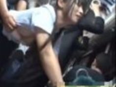 【本澤朋美】ツインテールの美人娘女子高生がバスで痴漢にレイプ