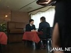 ファインな日本の湯たんぽは、自分の肛門の快楽のためにディックを使用しています