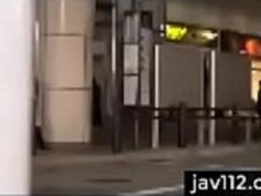 おいしい日本の女子生徒がセックスアドベンチャーを楽しむ