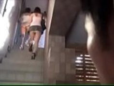 ミニスカートで日本の女子を検閲