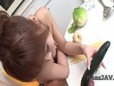 かわいいエキサイティングな奇跡の美咲は、完璧なフェラチオスキルを発揮します。