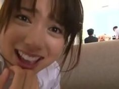 他の女優さんの撮影中で声が出せないのに挿入される美女