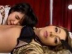 【上原花恋】強気でパイパンのギャル女子高生が悪戯好きな女子高生に拘束され、指マン＆首舐め＆乳首責め＆玩具責めなどのレズプレイで可愛く悶える