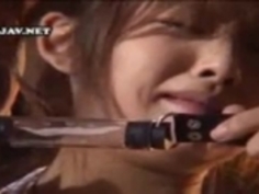 爆乳潮吹きマゾ絶頂・大雨・洪水・警報発令105cmIカップの爆乳を揉みしだきく快感のあまり制御できなくなった下半身から黄金の放物線を描いて大量失禁羽田夕夏