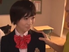 柚木彩花　ショートヘアのかわゆいJKが男達に猛アタックされて校内エッチ