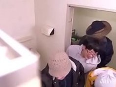 【蓮実クレア】「こんなヤツらで…妊娠しなきゃいけないの…」トイレに拘束されたキャットスーツの爆乳捜査官が浮浪者たちに着床必至な悪魔の薬を盛られ輪姦中出しレイプされる【巨乳アダルト動画】