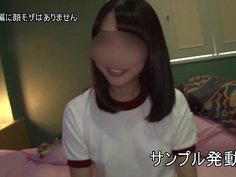 【個人撮影】なっちゃん２０才 初中出し生NGの￥交娘とゴム無し性交射精寸前ペニスにノーガード子宮押し付けブルマ大量中出しダブルピース【素人動画】