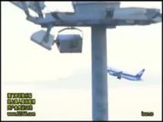 フライト中の機内で忍び寄る痴漢師に無理やりイカされ中出しされるCA