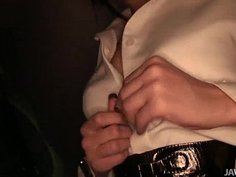 Juicy Maria Ozawa uses lights and a vibrator to fill her pussy