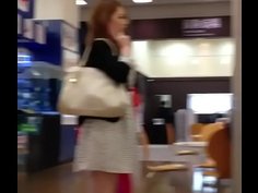 ギャル逆さパンチラ