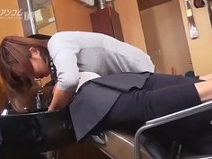 ワーキングおっぱい過失乳 ～美容師編～