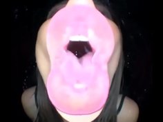 透明なアクリル板舐め