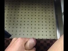 電車で露出オナニー