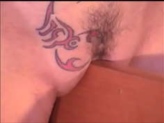 海外　自堕落な生活している妻をくいこみ木馬に拘束しておしおき放置調教をする旦那