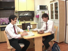 パンチラ＆胸チラのWチラリズムに大興奮！神がかり的な角度で偶然視界に飛び込んできた胸チラ、パンチラに目が釘付け！どっちかひとつならまだ我慢できた。でもふたつ同時はエロすぎる…。そして、見てるのがバレてしまい終わりかけたけど、まさかの神展開が起きて…