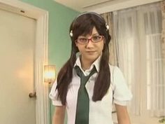 赤メガネのアニメコスが似合ってるハーフ顔少女と着衣ハメ