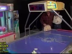 エアホッケーを楽しむおさげ髪のロリ娘にバックで挿入して公開ファックｗ