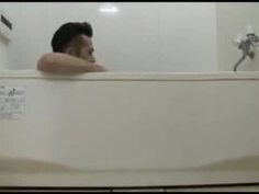 無防備なノーブラタンクトップの胸チラで欲情して娘を犯してしまう鬼畜な父親