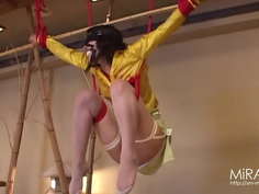目隠しされてるけど激エロい！淫らな素人が宙吊りされて喘ぎます。