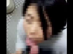 【個人撮影】出会い系でご近所の熟女奥さんにガチ遭遇！夜中にこっそり公衆トイレで・・・ＷＷＷ