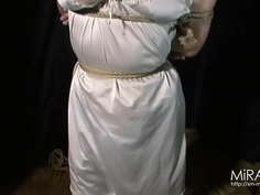 吊られても尚、止めどない潮吹きする３５歳人妻。