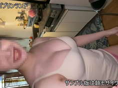 【新橋OL】巨乳(25)　知り合ったヤリマンOLと待ち合わせ。部屋に誘われて弾むオパイで誘惑。大学生の竿を悦び咥える。