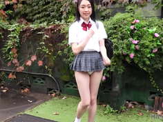 ミニ過ぎるスカートの女学生がY字バランスでお尻の穴を見せつける [PPMN-090]