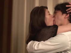 不倫セックスの快感を忘れられない僕は、何度も何度も彼女の体を求めて...