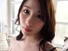 Reika 人妻は万華鏡のように…・橋本れいか　落ち着いた人妻ゆえ普段は着ない鮮やかな衣装や派手な下着に表情をほころばせる。 「どのシーンも印象が異なる感じで楽しんでいただけると思います」とのコメントを頂戴した!　Full→https://bit.ly/34q7u7i