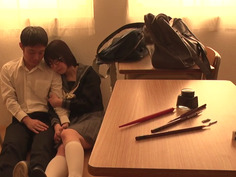 クラス一の地味子は同人作家で超エロいのに実体験はゼロ… 受験前の静まり返った校内でデッサンモデルを口実に何度も何度も猿みたいにハメまくった。 初愛ねんね