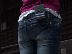 TVの旅番組のカメラマンがAV業界出身の重度の尻フェチ男だと職業柄どうしても美人アナウンサーのぷりけつばかりを追ったローアングルを連発しもはや放送事故スレスレの収拾がつかないこんな番組になる 水樹りさ