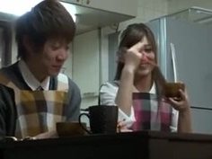 お風呂もベッドもずっと一緒！「心理学調査」名目で集めた大学生を３０ｃｍの糸で繋いで一晩...