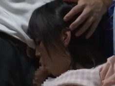 夜行バス内で声を殺して高速ピスに耐えるロリ系少女ｗ